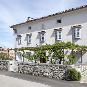 https://apartments-rooms-nada-brsec.primorje-gorskikotar.com